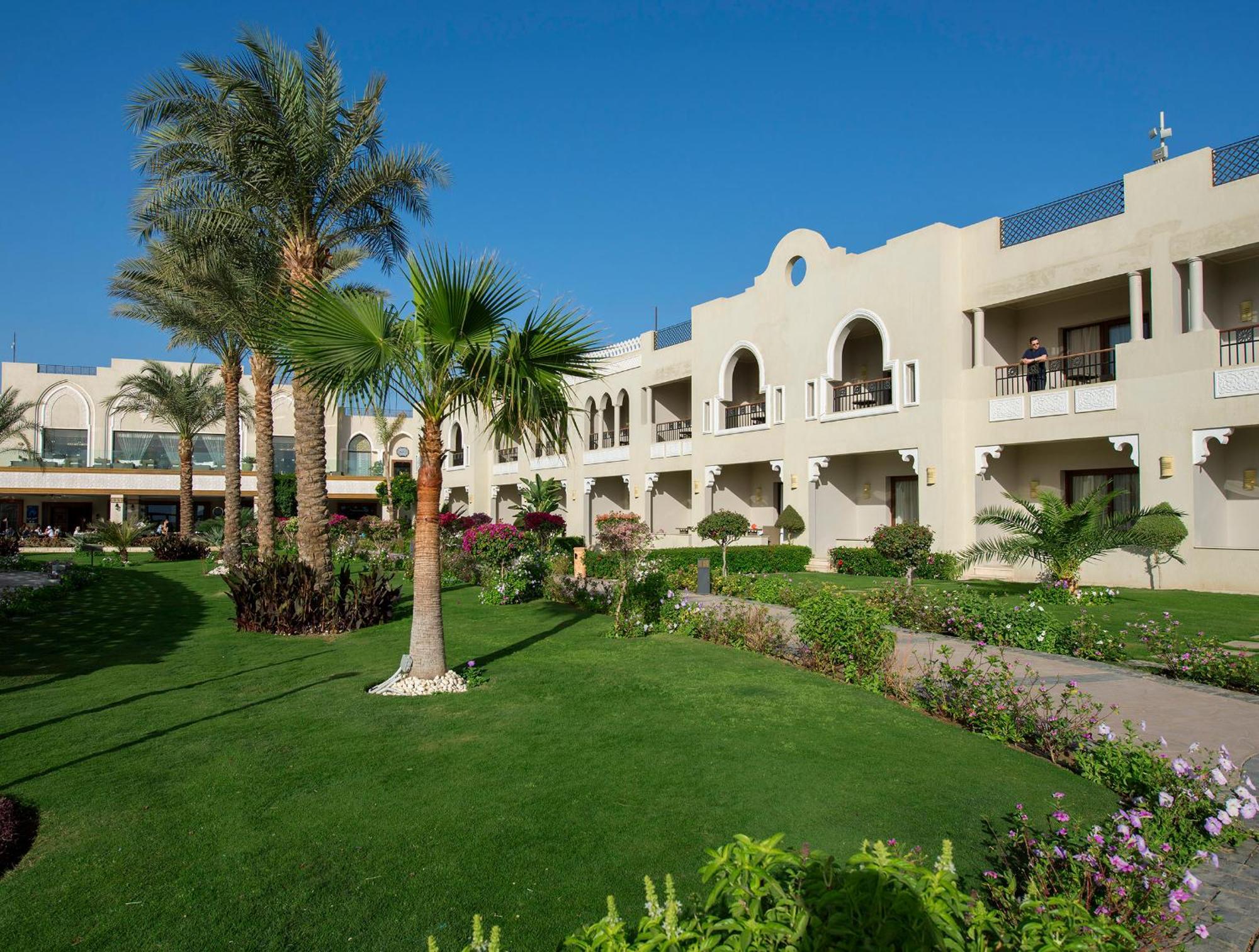 Sunrise Arabian Beach Resort Sharm el-Sheikh Exteriör bild The resort's grounds