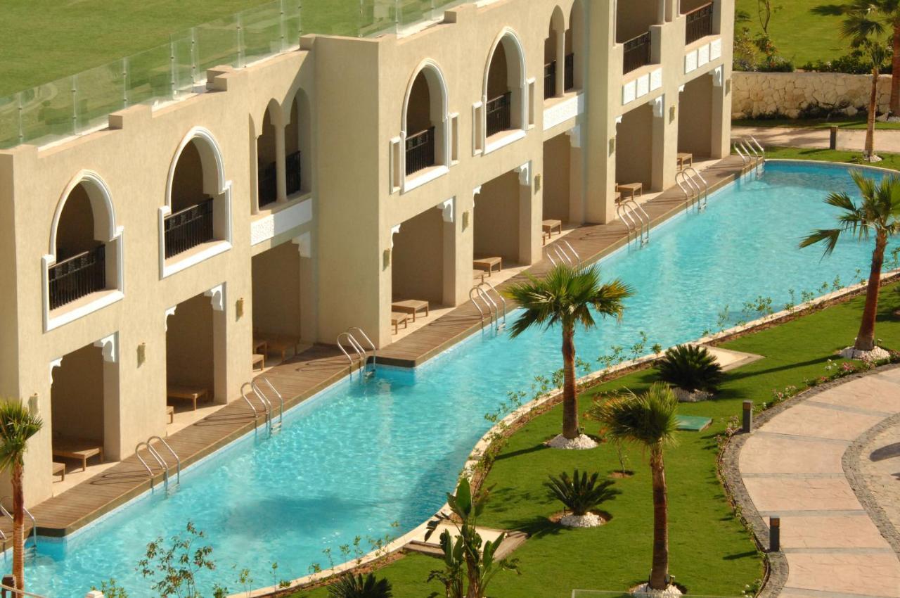 Sunrise Arabian Beach Resort Sharm el-Sheikh Exteriör bild The swimming pool at the hotel
